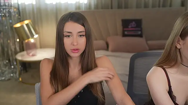 Snapshot of Luna_secretgirl chatting on 11/28/25, 11:43 Luna secretgirl online show from 11/28/25, 11:43