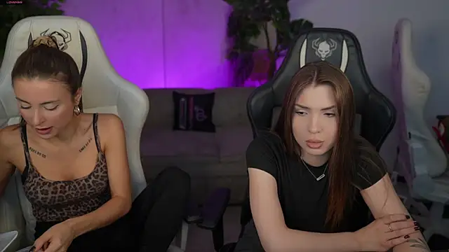 Snapshot of Luna_secretgirl chatting on 10/31/25, 08:00 Luna secretgirl online show from 10/31/25, 08:00