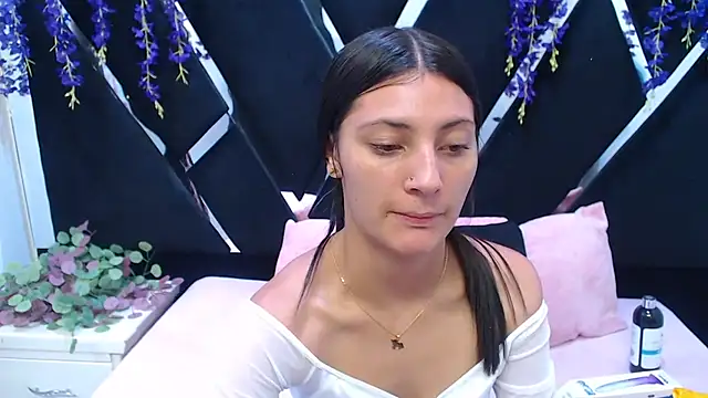  Luna Bennett online show from 04/07/26, 08:21