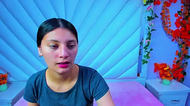  Luna Bennett online show from 10/28/25, 11:42