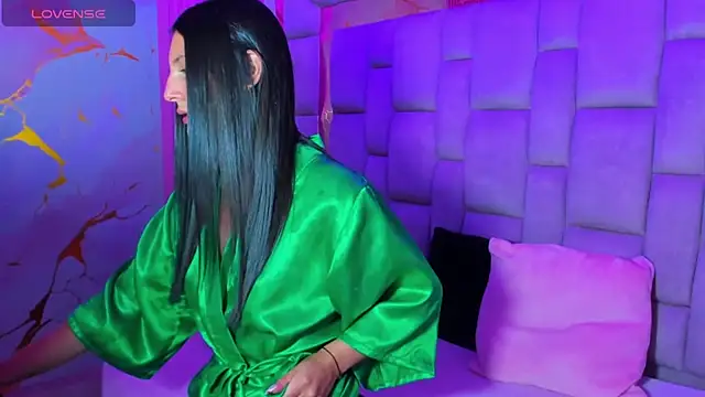  Luna Bennett online show from 05/17/26, 07:52