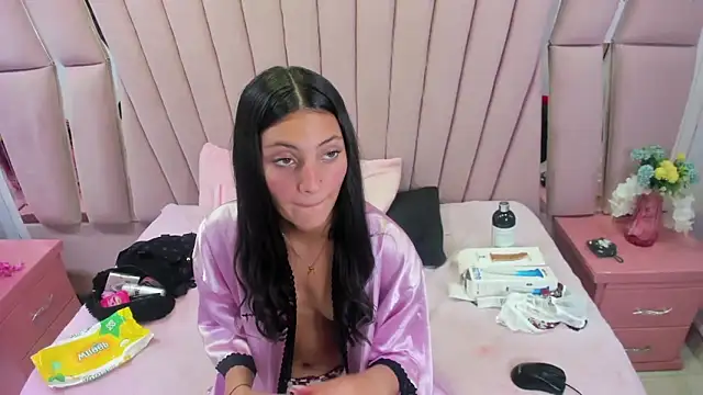  Luna Bennett online show from 06/05/26, 07:30