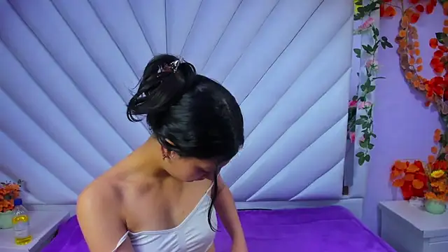  Luna Bennett online show from 10/30/25, 12:47