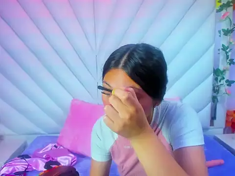  Luna Bennett online show from 11/19/25, 12:16