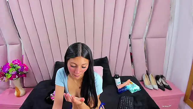  Luna Bennett online show from 04/22/26, 08:15