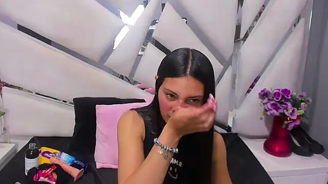  Luna Bennett online show from 03/12/26, 08:46