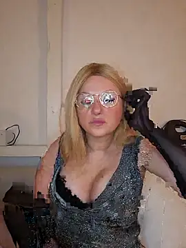 TinaLizxh online show from 12/02/25, 07:48