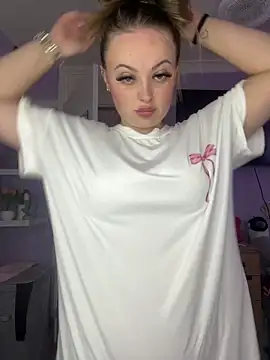 Snapshot of SexySashaxox chatting on 05/22/26, 02:04 SexySashaxox online show from 05/22/26, 02:04
