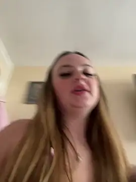 Snapshot of SexySashaxox chatting on 05/24/26, 10:59 SexySashaxox online show from 05/24/26, 10:59