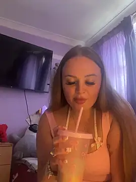 Snapshot of SexySashaxox chatting on 05/26/26, 12:36 SexySashaxox online show from 05/26/26, 12:36