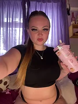 Snapshot of SexySashaxox chatting on 05/18/26, 02:33 SexySashaxox online show from 05/18/26, 02:33