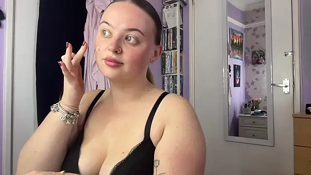 Snapshot of SexySashaxox chatting on 09/24/25, 02:45 SexySashaxox online show from 09/24/25, 02:45