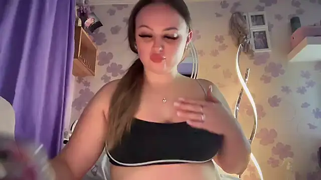 Snapshot of SexySashaxox chatting on 07/07/26, 10:02 SexySashaxox online show from 07/07/26, 10:02