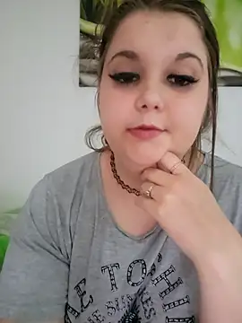 Snapshot of LioEst@xh chatting on 04/25/26, 05:43 LioEstxh online show from 04/25/26, 05:43