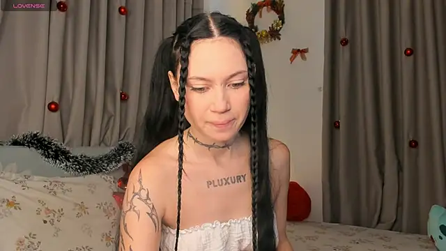 Snapshot of Alice_1n_Wonderland_ chatting on 01/06/26, 04:05 Alice 1n Wonderland online show from 01/06/26, 04:05