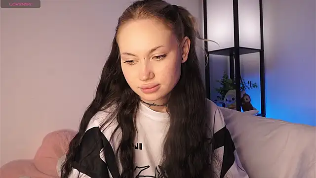 Alice 1n Wonderland  online show from 09/19/25, 02:43