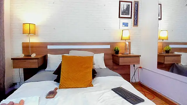 Snapshot of JenniferAuriston chatting on 11/09/25, 10:36 JenniferAuriston online show from 11/09/25, 10:36