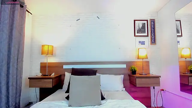 Snapshot of JenniferAuriston chatting on 11/03/25, 08:23 JenniferAuriston online show from 11/03/25, 08:23