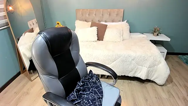 Snapshot of Miss_Cataleya__ chatting on 10/24/25, 12:15 Miss Cataleya online show from 10/24/25, 12:15