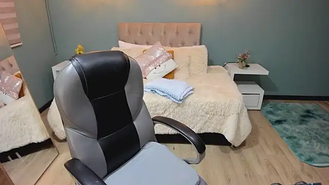 Snapshot of Miss_Cataleya__ chatting on 12/17/25, 12:10 Miss Cataleya online show from 12/17/25, 12:10