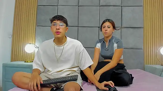 ChanellandMax online show from 11/19/25, 07:25