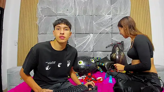 ChanellandMax online show from 10/22/25, 01:10