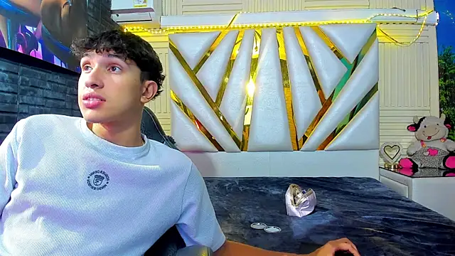 ChanellandMax online show from 11/24/25, 01:22