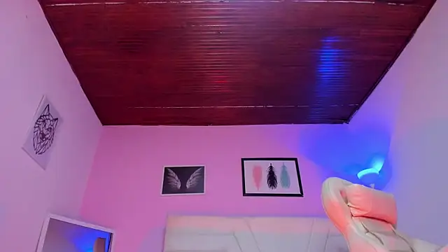 fressittalove01 online show from 09/15/25, 03:01