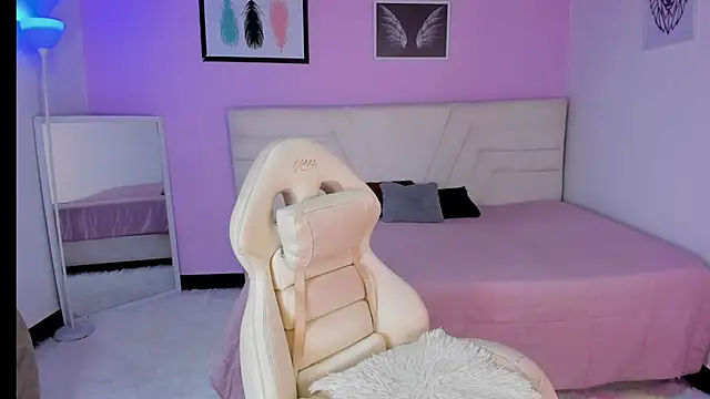 Snapshot of fressittalove01 chatting on 11/13/25, 04:00 fressittalove01 online show from 11/13/25, 04:00