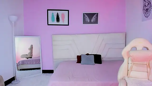 Snapshot of fressittalove01 chatting on 12/04/25, 02:05 fressittalove01 online show from 12/04/25, 02:05