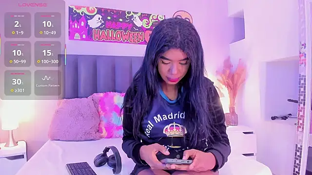 KendraChavez  online show from 10/30/25, 10:39