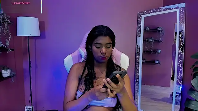 KendraChavez  online show from 11/03/25, 10:46