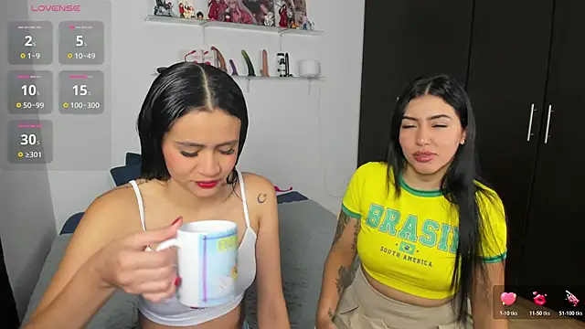 Snapshot of marianaandvalen chatting on 11/13/25, 11:14 marianaandvalen online show from 11/13/25, 11:14