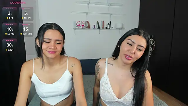 Snapshot of marianaandvalen chatting on 11/18/25, 11:13 marianaandvalen online show from 11/18/25, 11:13