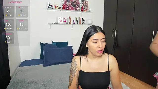 Snapshot of marianaandvalen chatting on 10/25/25, 11:09 marianaandvalen online show from 10/25/25, 11:09