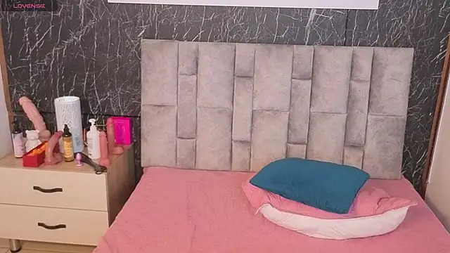 emily vermont online show from 12/02/25, 03:41