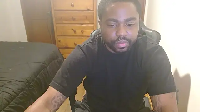 Snapshot of Breadwinnah chatting on 10/28/25, 07:07 Breadwinnah online show from 10/28/25, 07:07