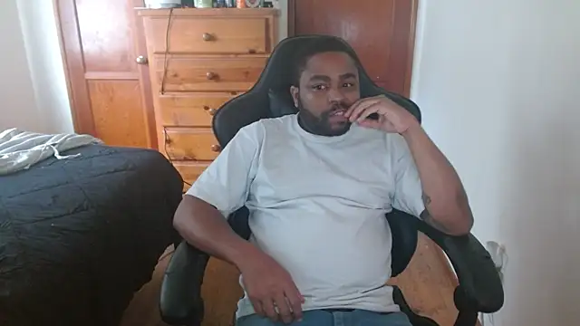 Snapshot of Breadwinnah chatting on 10/14/25, 05:57 Breadwinnah online show from 10/14/25, 05:57