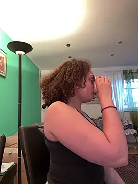 Snapshot of DreamThickCouple chatting on 04/10/26, 04:14 DreamThickCouple online show from 04/10/26, 04:14