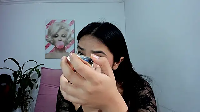 Snapshot of valeria_millers chatting on 12/19/25, 02:19 valeria millers online show from 12/19/25, 02:19