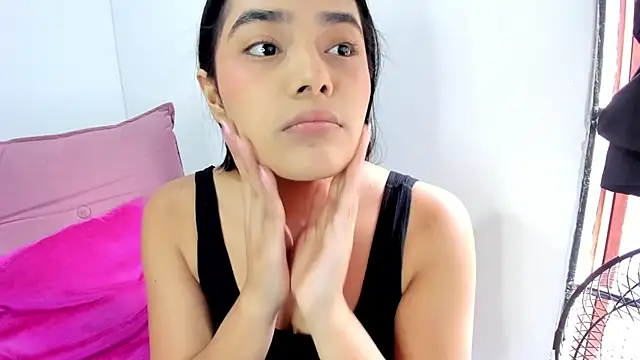 Snapshot of valeria_millers chatting on 10/23/25, 01:32 valeria millers online show from 10/23/25, 01:32