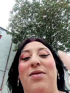 megan fox5 online show from 10/30/25, 03:42