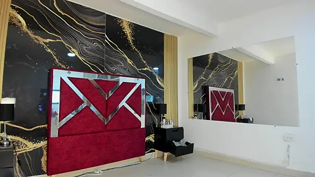 Snapshot of VioletRose_as chatting on 12/21/25, 11:05 VioletRose as online show from 12/21/25, 11:05