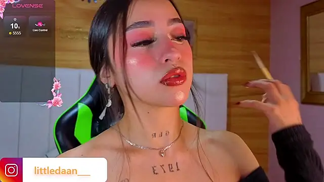 Abril Velvet a  online show from 12/20/25, 12:52