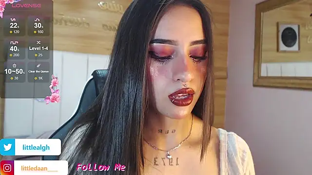 Abril Velvet a  online show from 11/07/25, 01:37