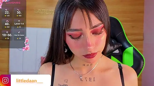 Abril Velvet a  online show from 01/15/26, 12:52