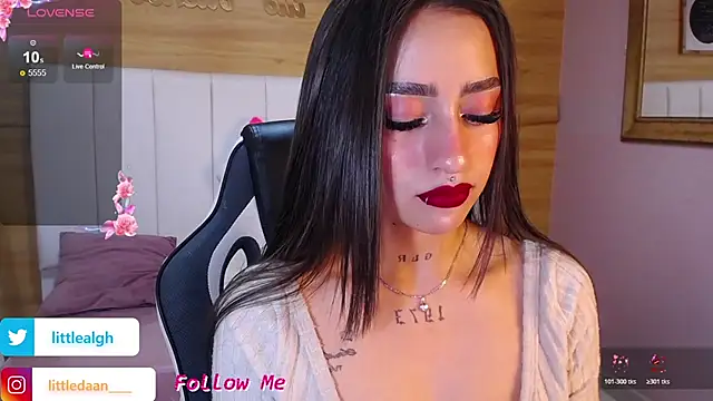 Abril Velvet a  online show from 10/22/25, 07:46