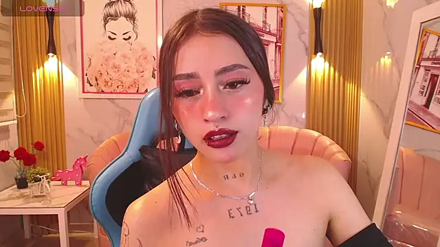 Abril Velvet a  online show from 12/21/25, 07:59