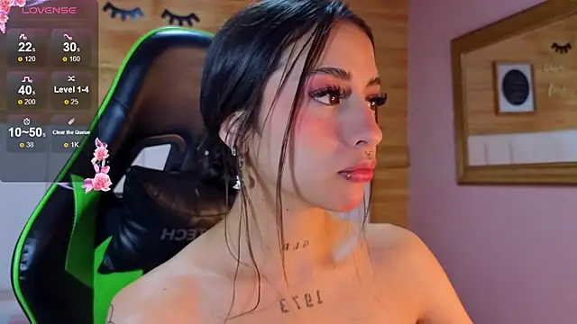 Abril Velvet a  online show from 12/14/25, 12:33