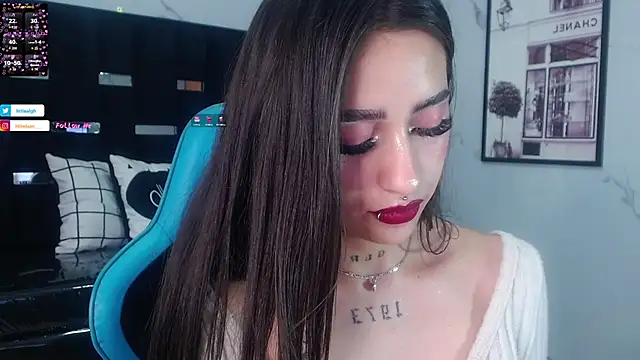 Snapshot of Abril_Velvet_a_ chatting on 10/17/25, 01:09 Abril Velvet a online show from 10/17/25, 01:09